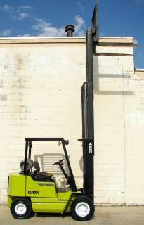 CLARK 5000 LB LPG PNEUMATIC FORKLIFT 5,000 AIR TIRES TRIPLE MAST SIDE 