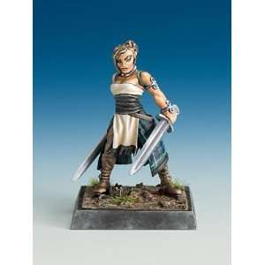  Freebooter Miniatures: Female Barbarian (1): Toys & Games