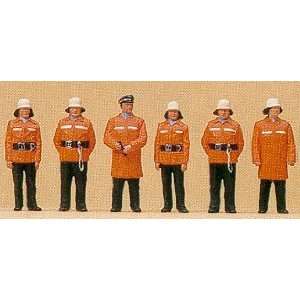  FIREMEN WITH PROTECTIVE GEAR   PREISER HO SCALE MODEL 