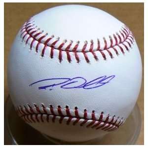  Roy Oswalt Autographed Baseball   Autographed Baseballs 