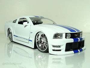 2006 Ford Mustang GT RACE PERFORMANCE WHITE w. BLUE STRIPES S 197 124 