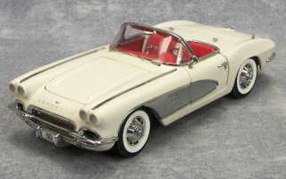   Mint 1:24 Scale Die Cast Model Car 1961 CHEVROLET CORVETTE  