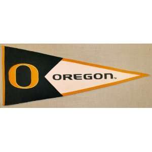  Oregon Ducks Classic Logo Pennant: Sports & Outdoors