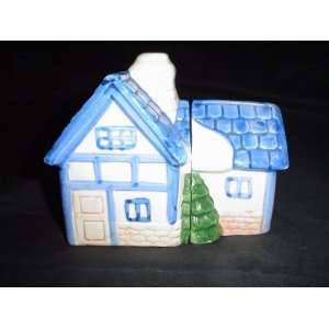  GINGERBREAD HOUSE SALT AND PEPPER SHAKERS Kitchen 