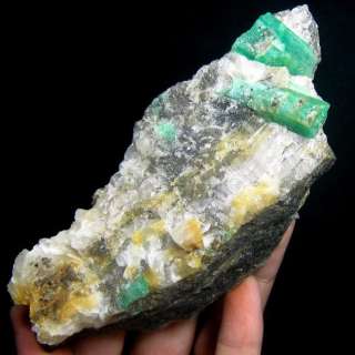 Rough Emerald Crystal Specimen emyn9ie0410  