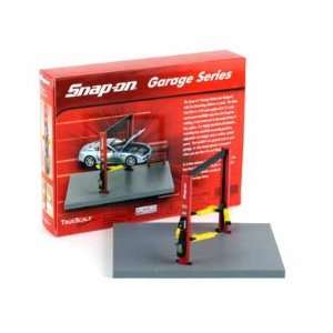    Snap On Garage Twin Post Lift for 1/43 Scale Cars: Toys & Games