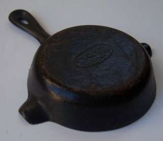 Vintage WAGNER WARE CAST IRON SKILLET ASHTRAY 1050A  