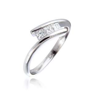   Princess Cut 3 Stone Diamond Twist Ring in 18ct White Gold, Ring Size