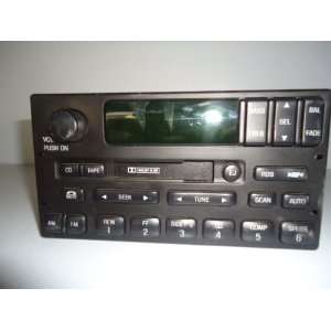  00 01 02 FORD EXPEDITION RADIO AM FM CASSETTE PLAYER
